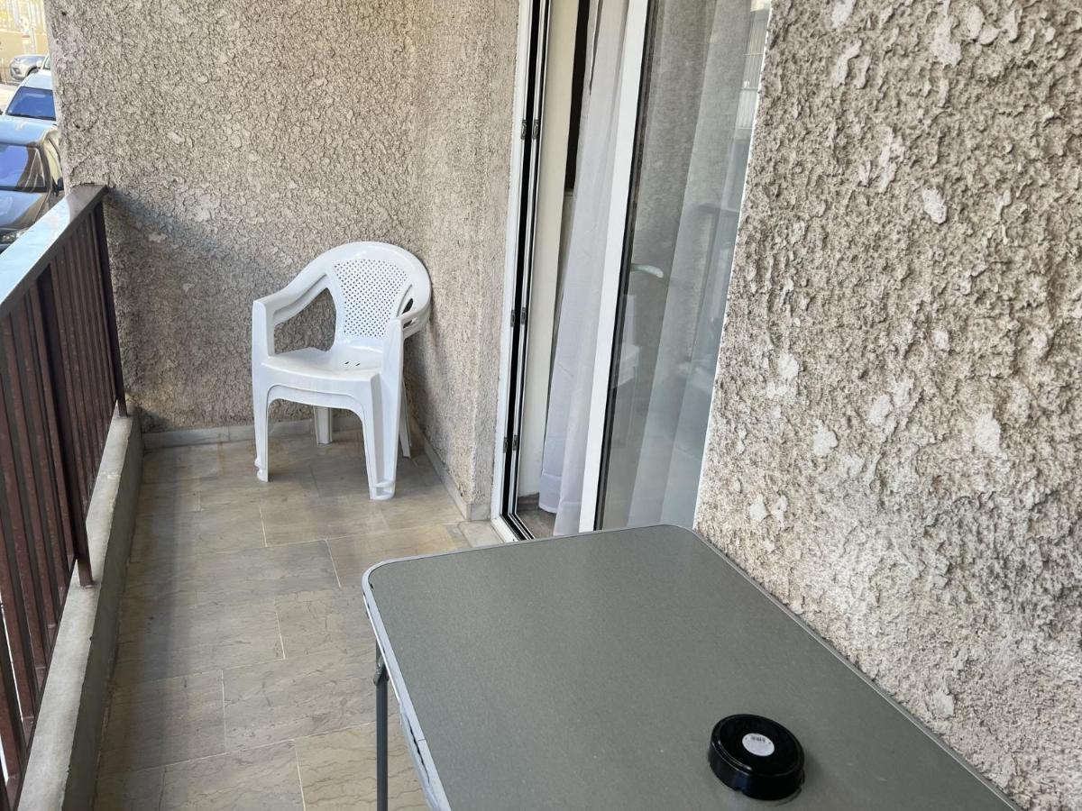 Retro At Pagrati Apartment Athens Exterior photo
